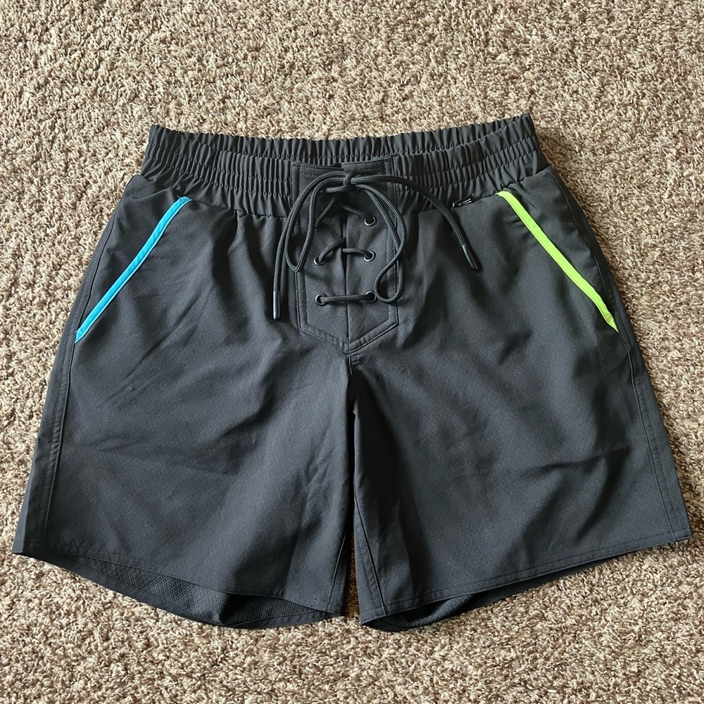 7” women’s board shorts. Lined with pockets. Draw string waist.